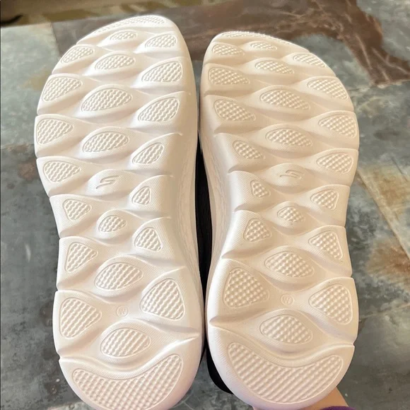 Like new Skechers | Go Walk Slip-Ins | Size 8 1/2 - Picture 6 of 16